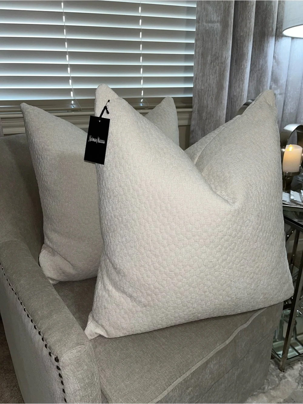 1-NWT NEIMAN MARCUS TEXTURE VELVET DESIGN DECORATIVE PILLOW (NH6200)